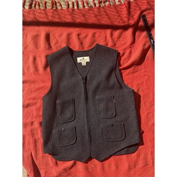 Woolrich Men’s Wool Vest Size L Gray Zip Front Utility Pockets Adjustable Back - Picture 2 of 8